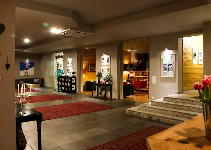 White Lavina - Ski, Bike, Hike 班斯科